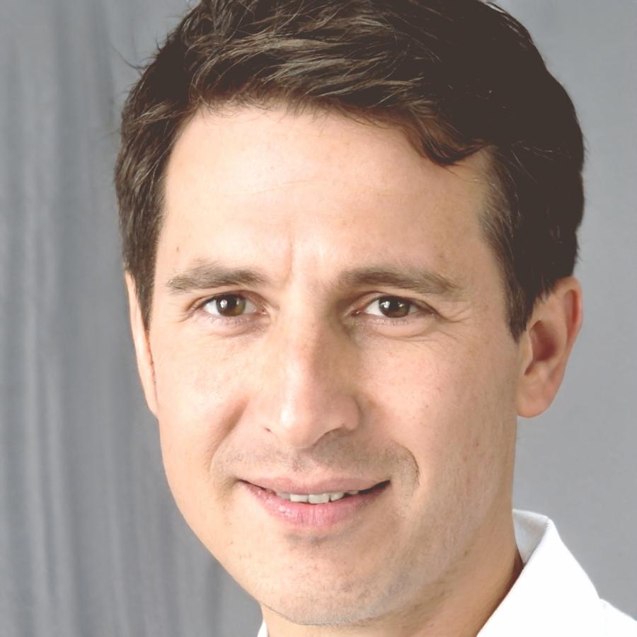 Portrait professionnel de Laurent Mercier, expert en finance d'entreprise